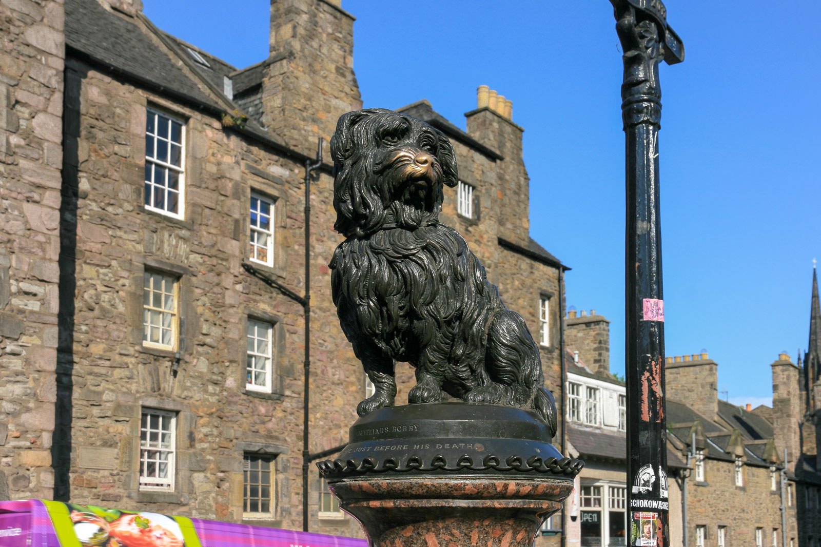 مالیدن بینی گریفریرز بابی - Rubbing the nose of Greyfriars Bobby