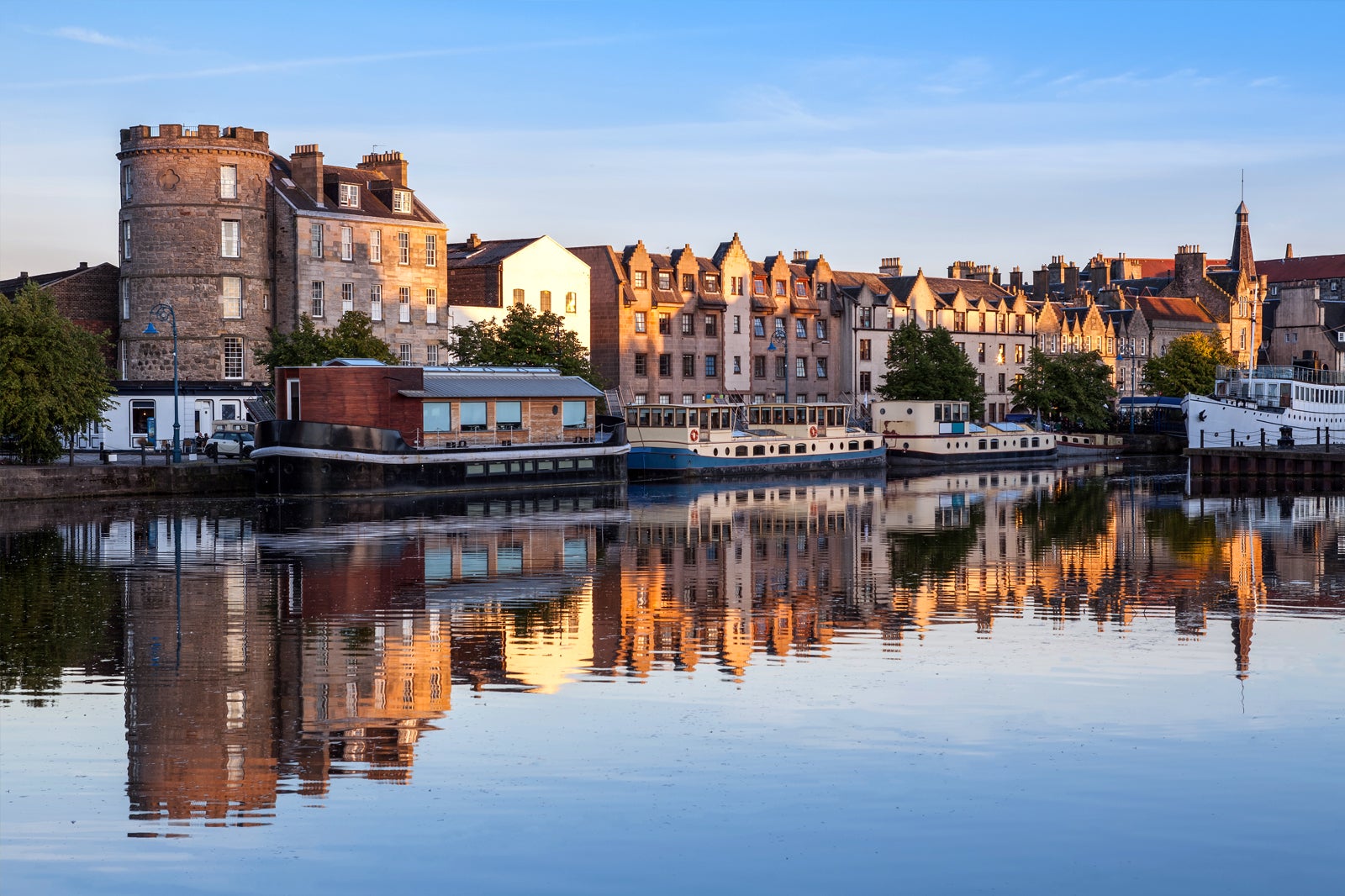 غذاخوری روی دیوار در لیث - Al fresco dining in Leith