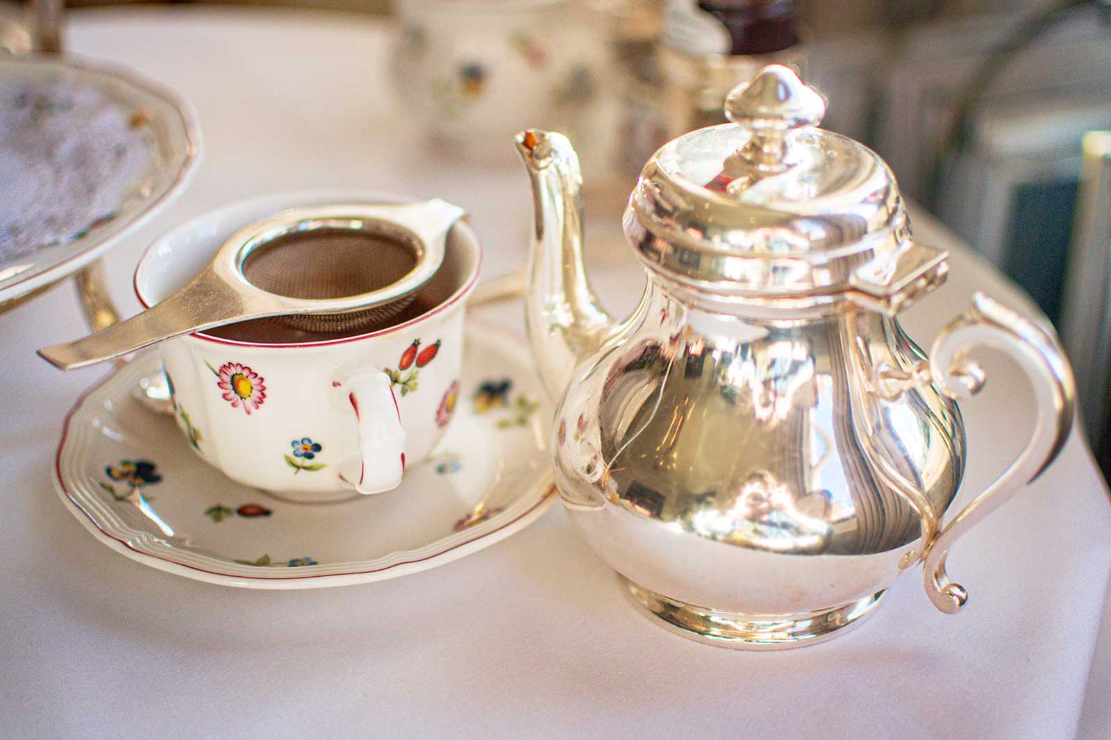 چای بعد از ظهر در لندن - Afternoon tea in London