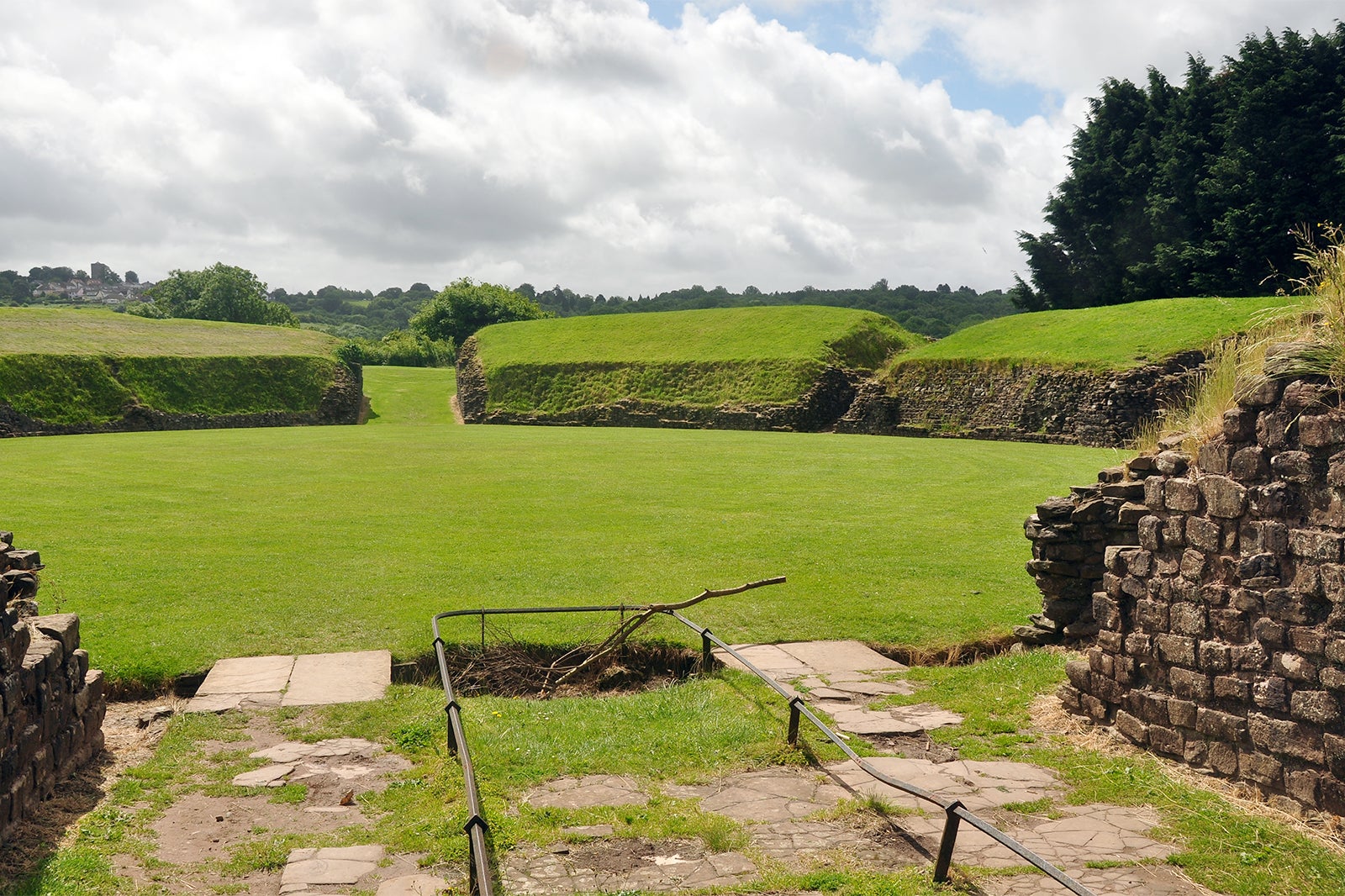 قلعه و حمام رومی Caerleon - Caerleon Roman Fortress and Baths