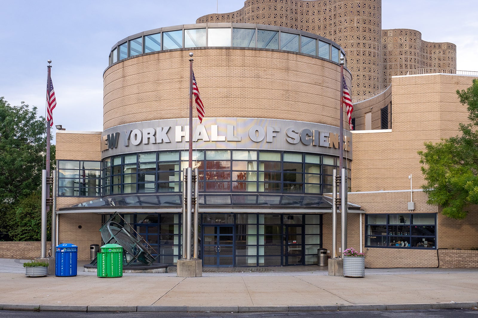 تالار علوم نیویورک - New York Hall of Science