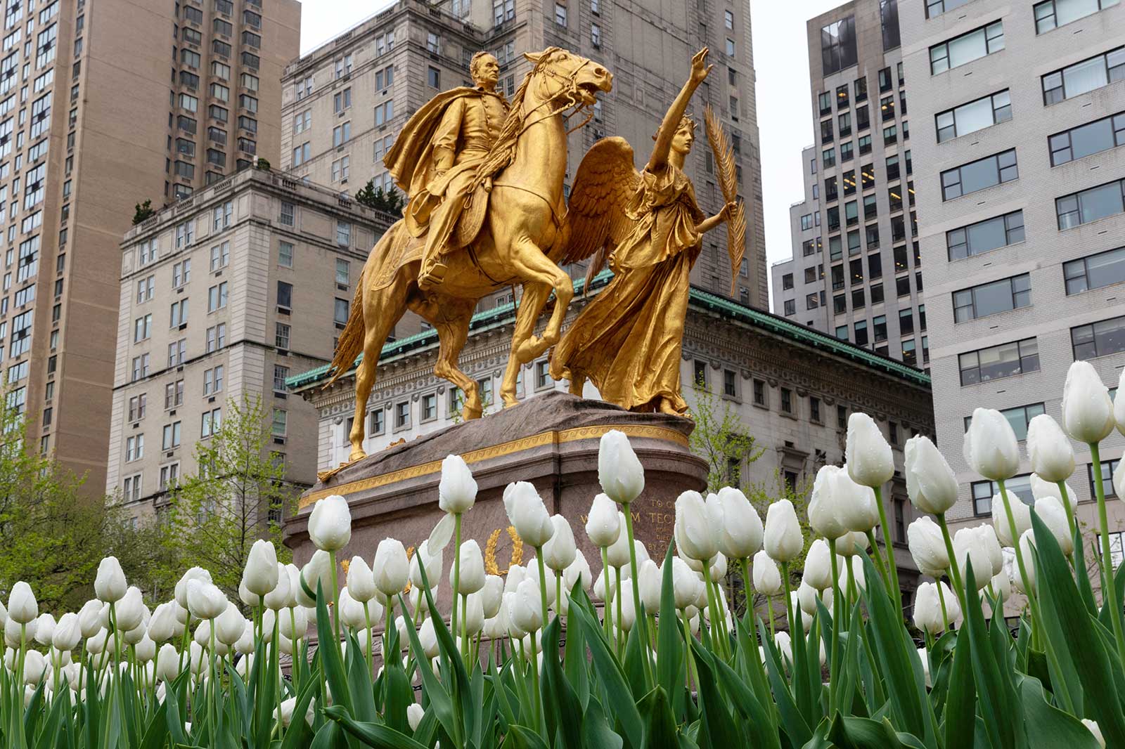 میدان ارتش بزرگ - Grand Army Plaza