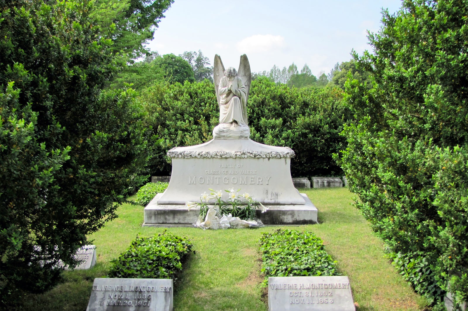 قبرستان الموود - Elmwood Cemetery