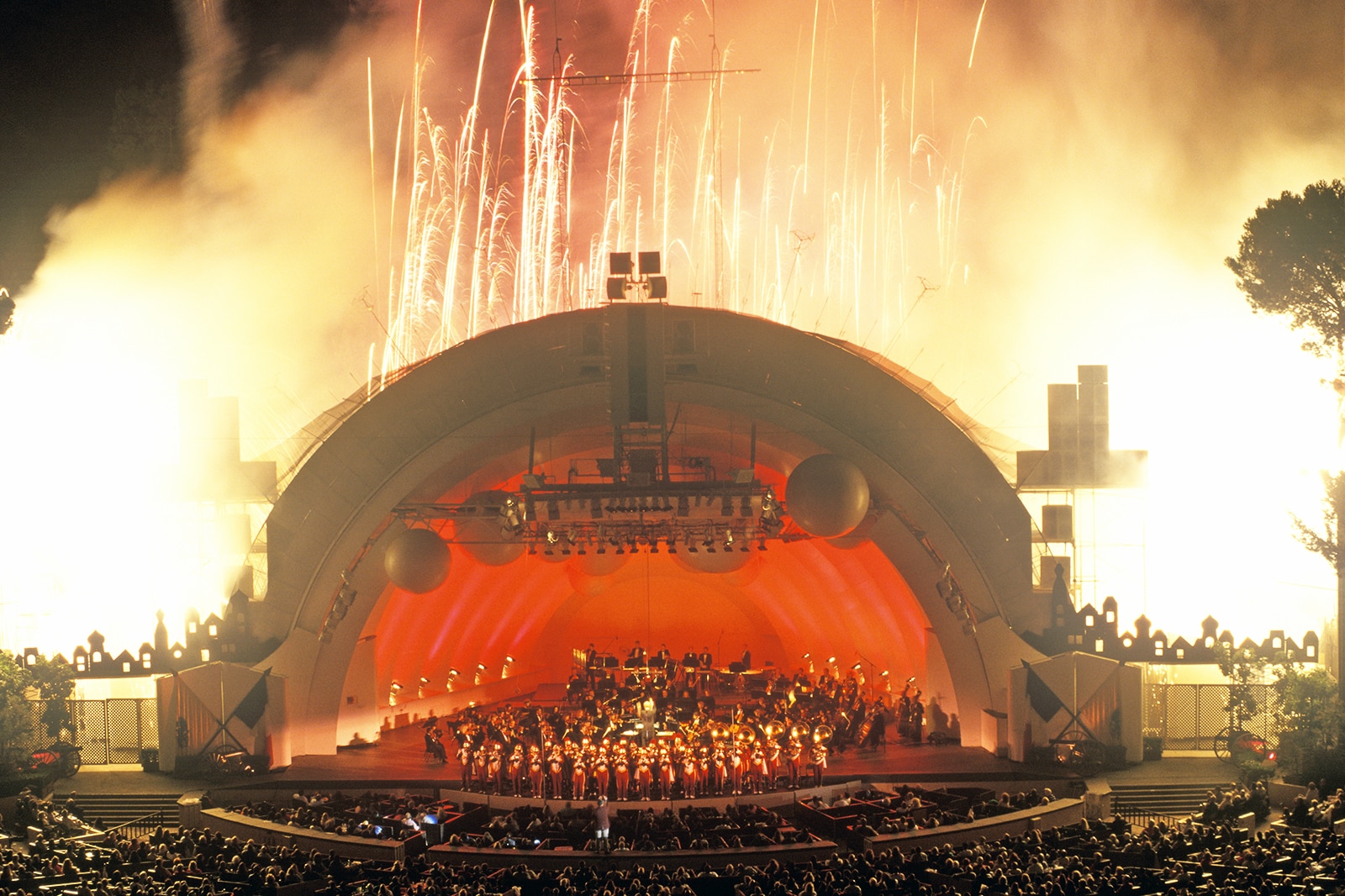 تماشای کنسرت در هالیوود بول - Watch a concert at Hollywood Bowl