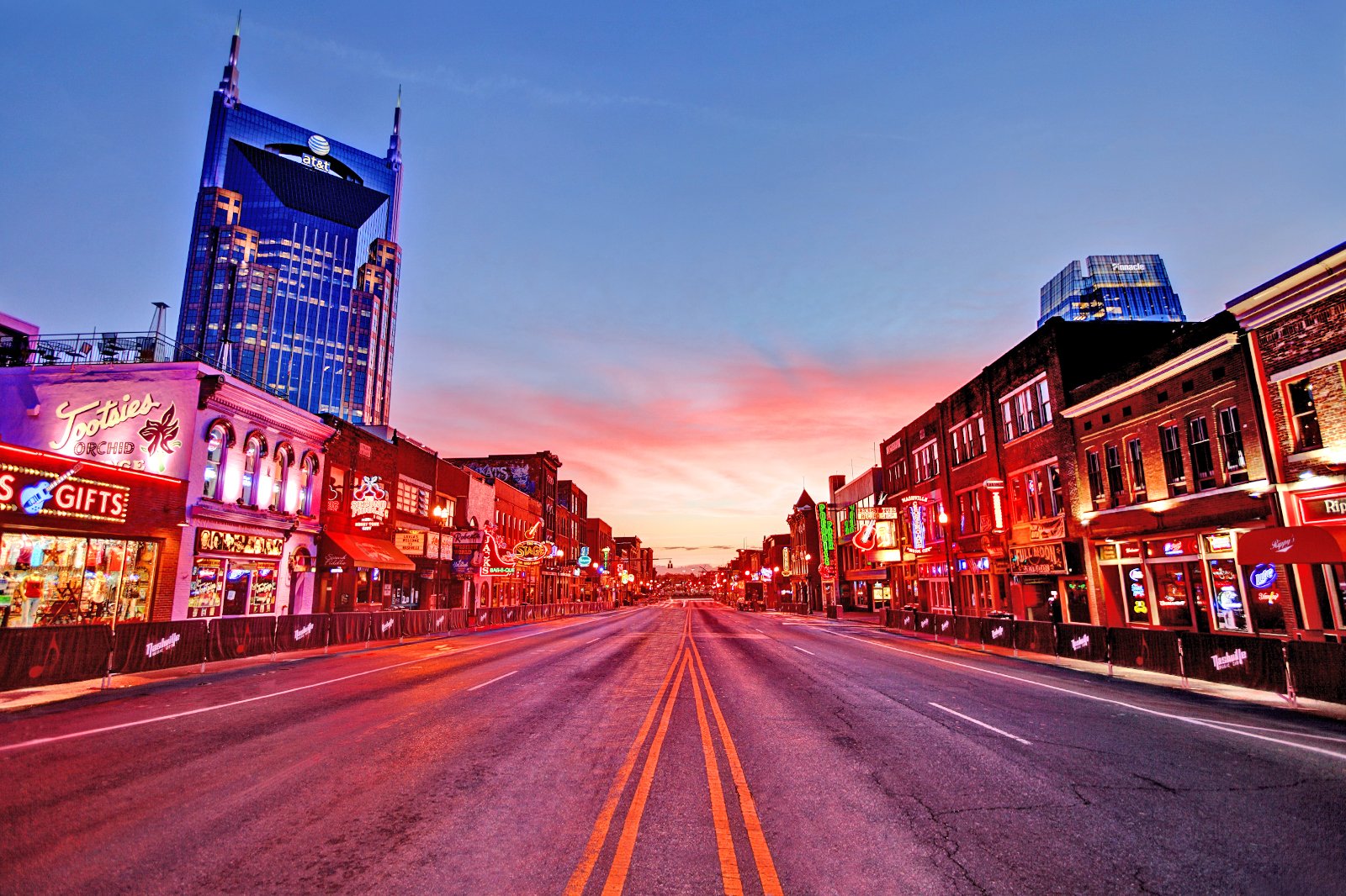 منطقه: قلب صحنه موسیقی زنده نشویل - The District: The heart of Nashville’s live music scene