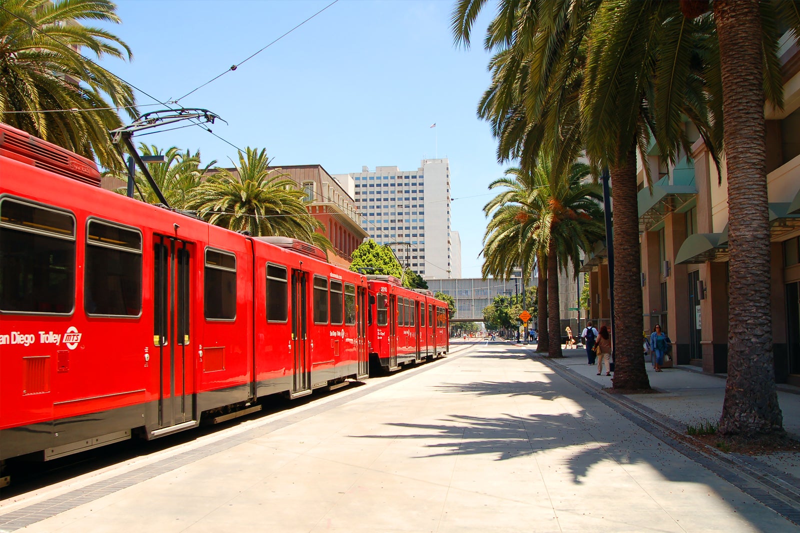 رفت و آمد در شهر از طریق واگن برقی - Getting around the city via trolley