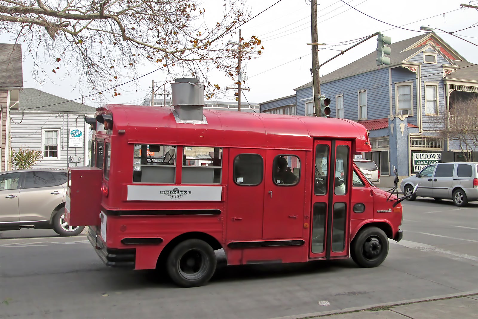 در کامیون های مواد غذایی غذا بخورید - Eat at the food trucks