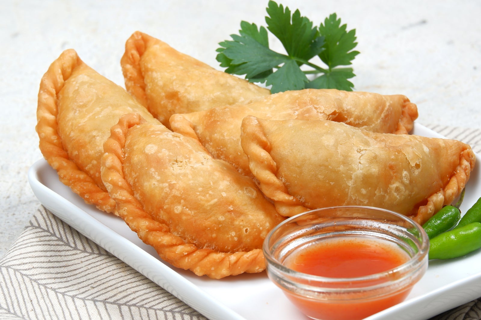 بانه گوی (کوفته سرخ شده) - Banh goi (fried dumplings)