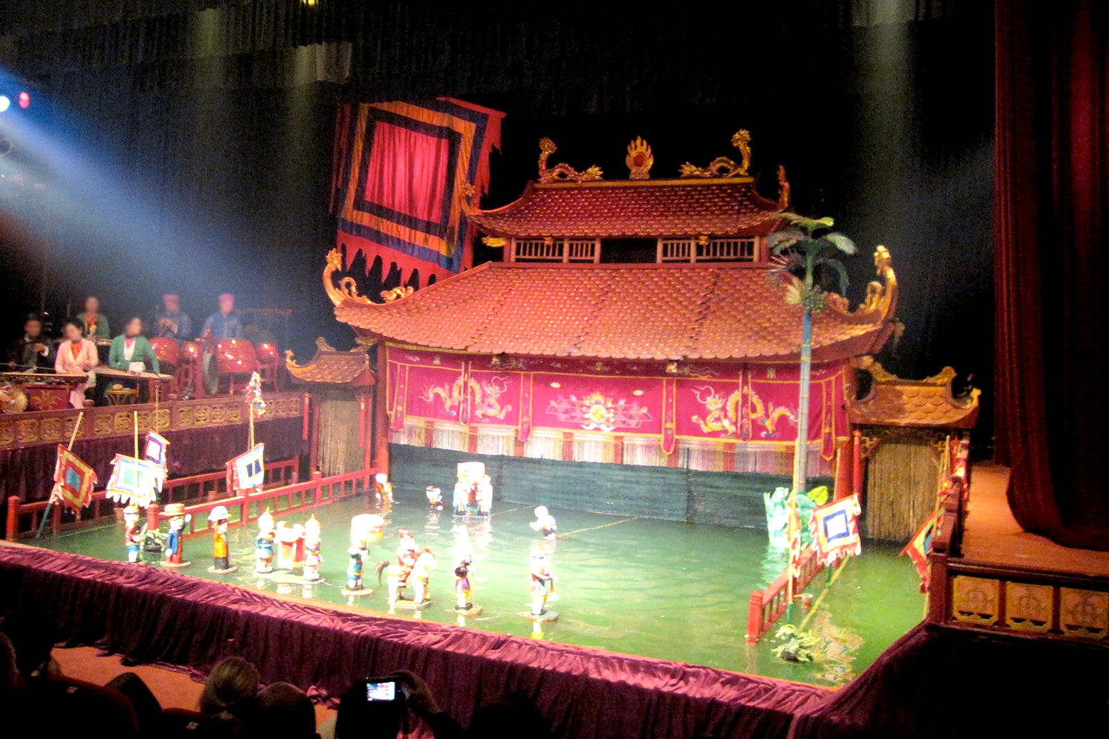 تئاتر عروسکی تانگ لانگ آب - Thang Long Water Puppet Theatre