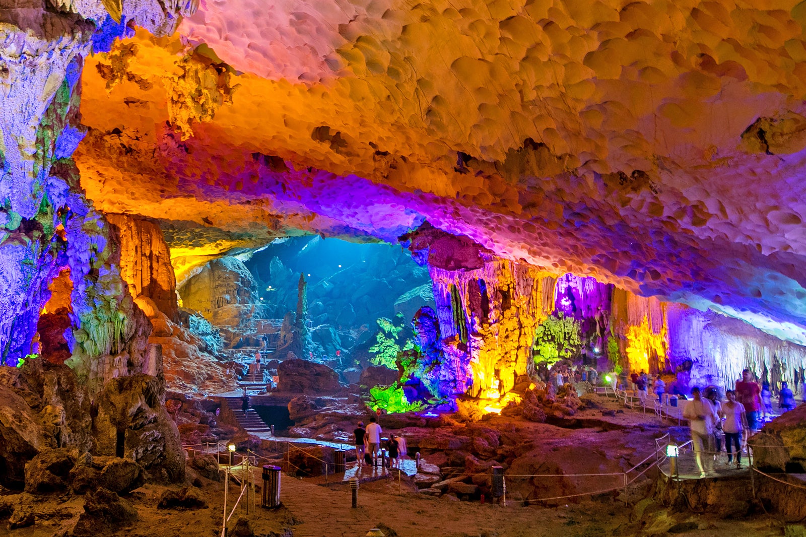 غار هونگ سونگ سوت در جزیره بو هون - Hung Sung Sot Cave at Bo Hon Island