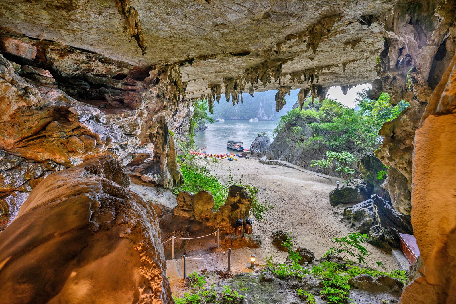 غار ویرجین در جزیره بو هون - Virgin Cave at Bo Hon Island