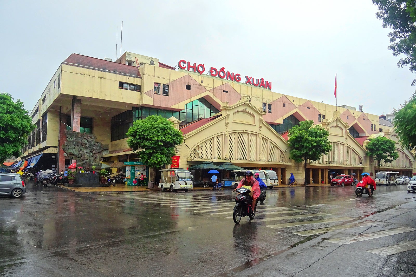 بازار دونگ ژوان - Dong Xuan Market