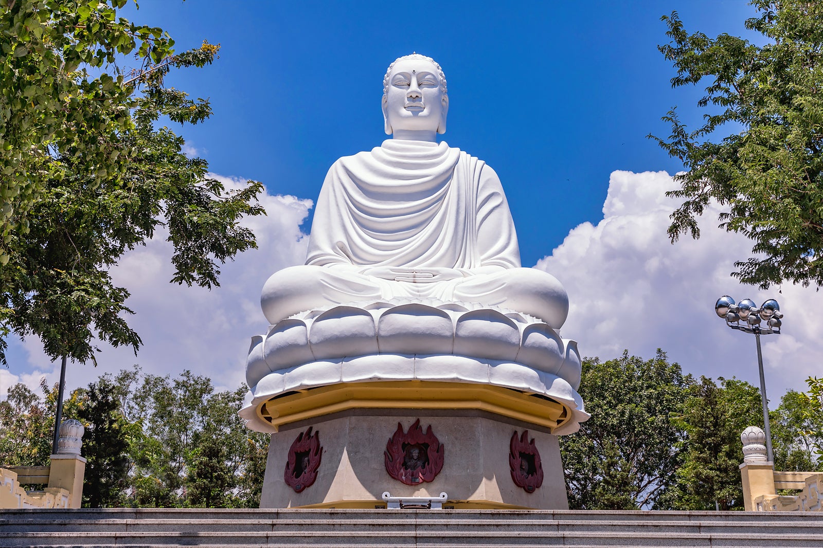 بتکده لانگ سون - Long Son Pagoda