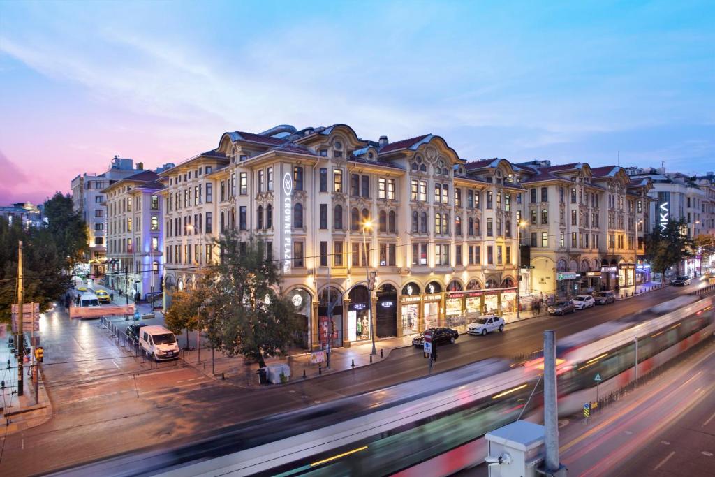 هتل Crowne Plaza Istanbul - Old City, an IHG Hotel (Hotel) (Turkey) Deals