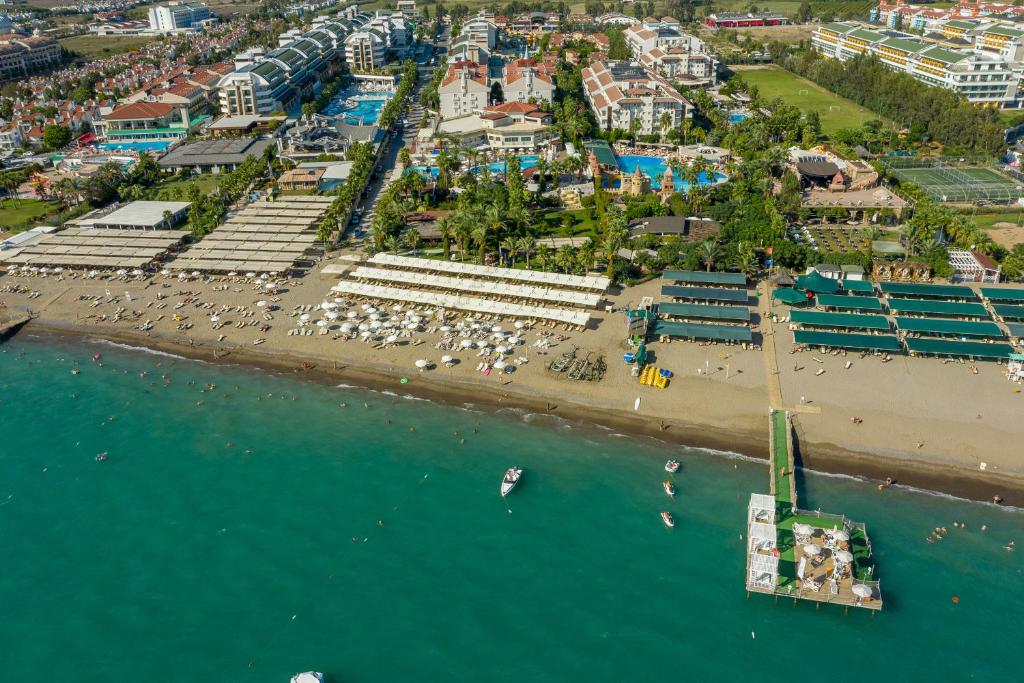 هتل آیدن بِی فِیمس ریزورت Aydinbey Famous Resort