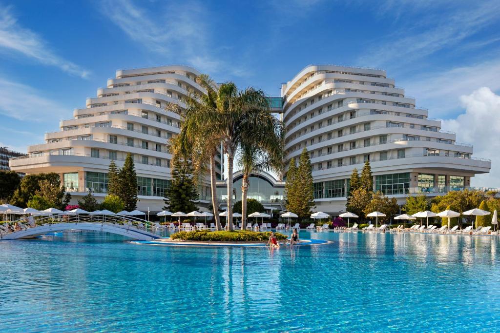 میرکل ریزورت هتل - Miracle Resort Hotel