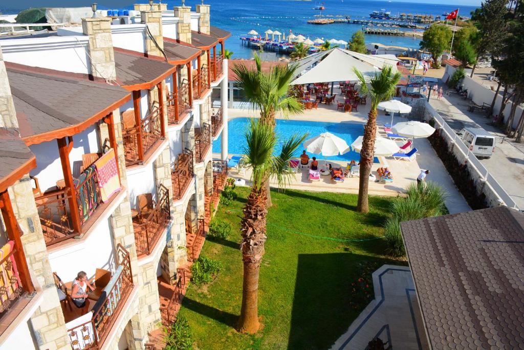 آیاز آکوآ بیچ هتل Ayaz Aqua Beach Hotel