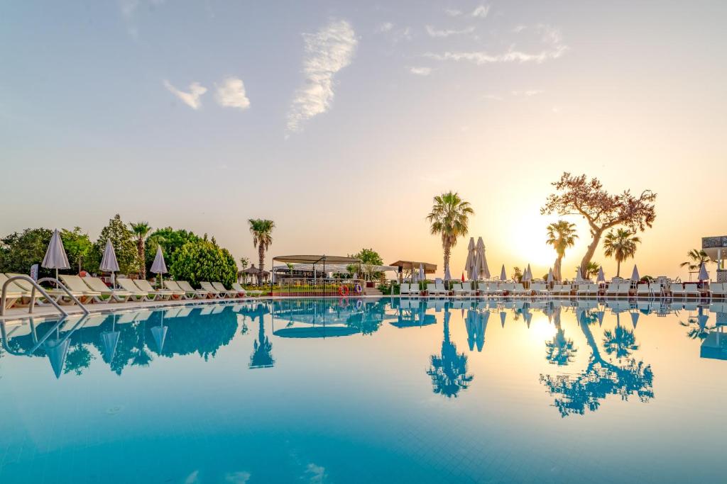 هتل Armas Gul Beach (Hotel), Kemer (Turkey) Deals