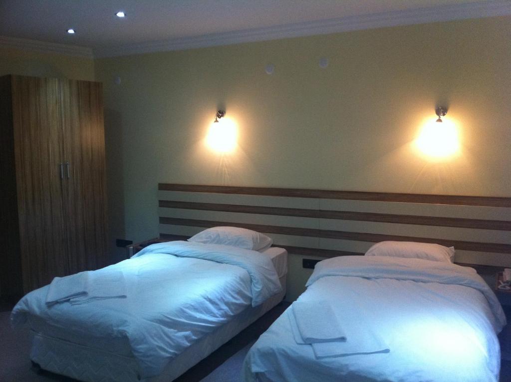 تی‌جی‌ز هتل TJ's Hotel