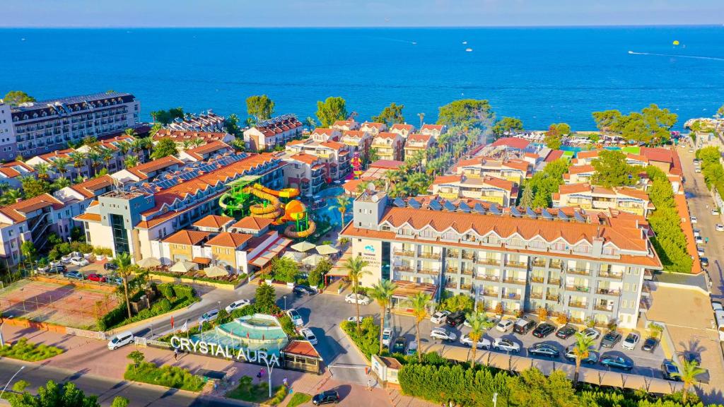 هتل کریستال آورا بیچ ریزورت اند اسپا - التیمیت آل اینکلاسیو - Crystal Aura Beach Resort & Spa - Ultimate All Inclusive