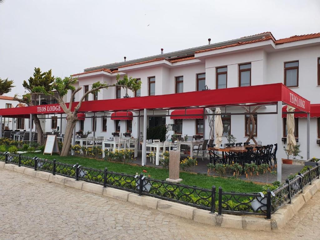 هتل تیوس لاج Teos Lodge