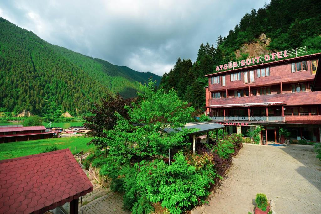 آیگون سوئیتس هتل و بونگالو اوزون گل Aygün Suites Hotel&Bungalow UZUNGÖL