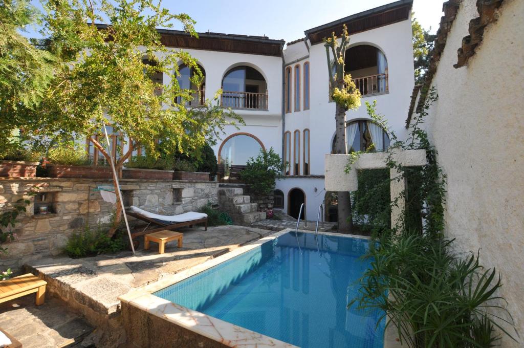 هتل است جانز هاوس St John's House