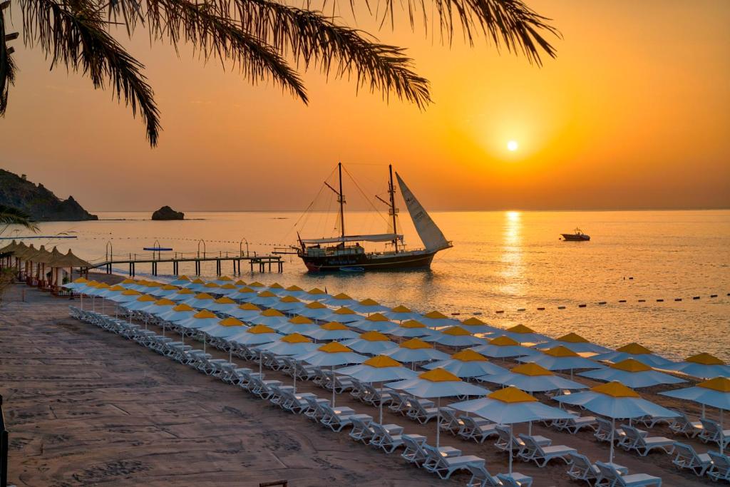هتل پایرتز بیچ کلاپ Pirate's Beach Club