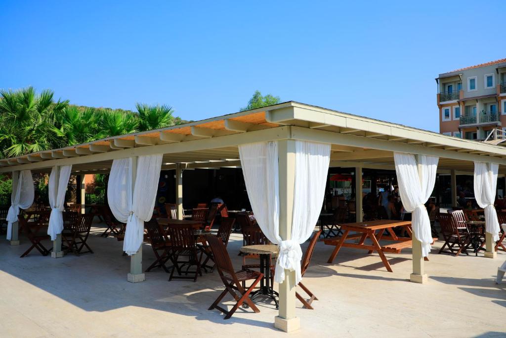 کلاب یالی هتلز اند ریزورت Club Yali Hotels & Resort