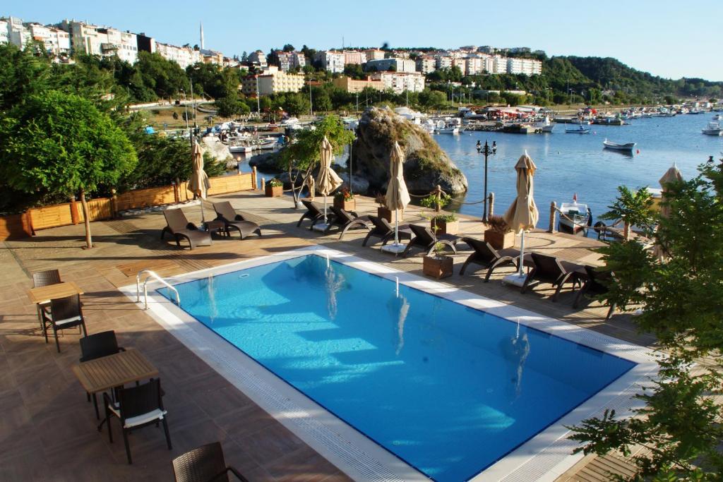 فلس سویتس بوتیک هتل Phellos Suites Boutique Hotel