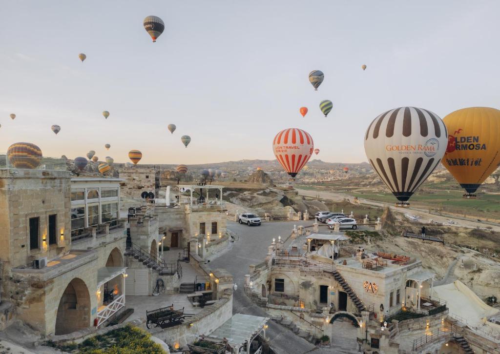 هتل Azure Cave Suites - Cappadocia (Hotel), Göreme (Turkey) Deals