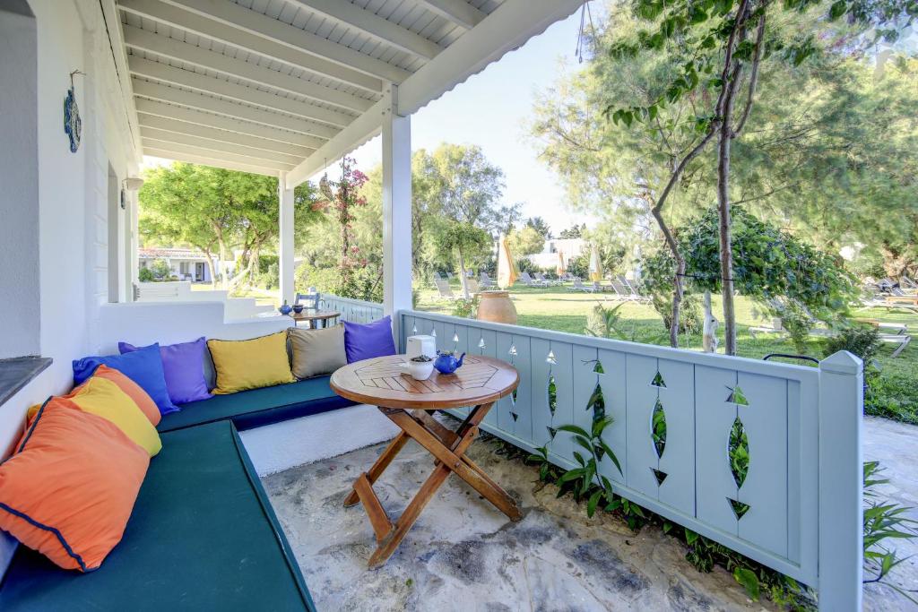 هتل کیفی بیچ اند سوئیتس - Kefi Beach & Suites