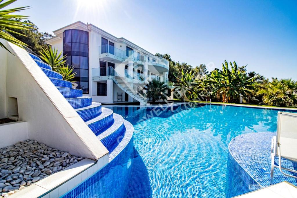 هتل ویلا یالجین Villa Yalcin
