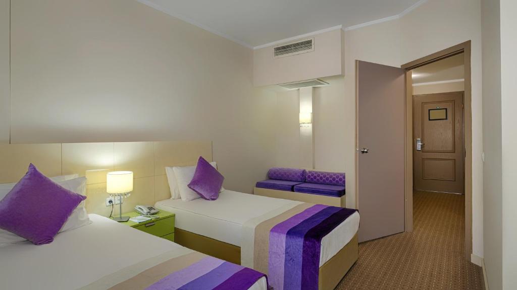 گرین مکس هتل - Green Max Hotel