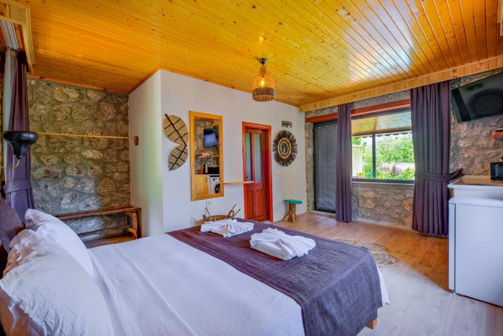 هتل فارالیا یورک اوی سوئیت Faralya Yoruk Evi Suite