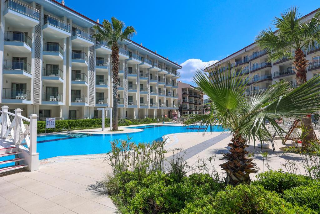 هتل Ramada Hotel & Suites by Wyndham Kusadasi (Hotel), Kuşadası (Turkey) Deals