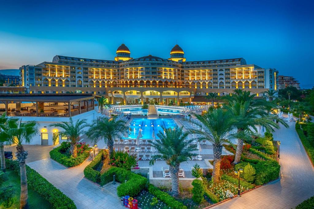 هتل گیرمان سایدمارین بیچ اند اسپا Kirman Sidemarin Beach & Spa