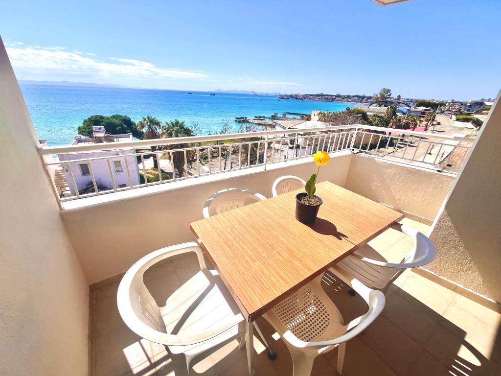 هتل هالی دی آپارت ۵۰ میتر تو بیچ، سی ویو آپارتمنتس HOLIDAY APART 50 meters to BEACH, Sea view apartments
