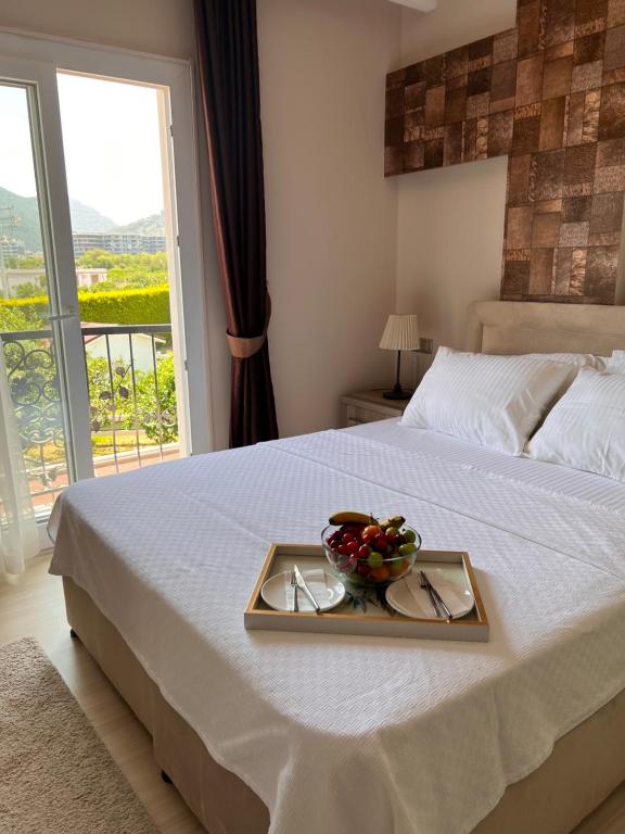 بی. اکواین رنج هتل - B. Equine Range Hotel