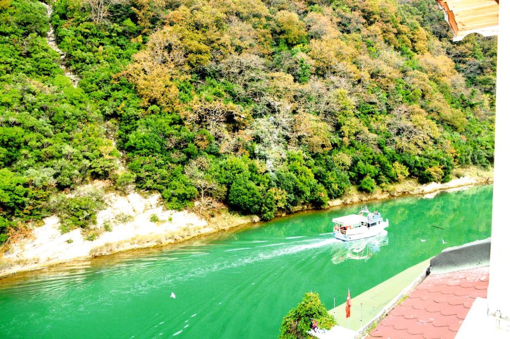 هیل ریور هتل - Hill River Hotel