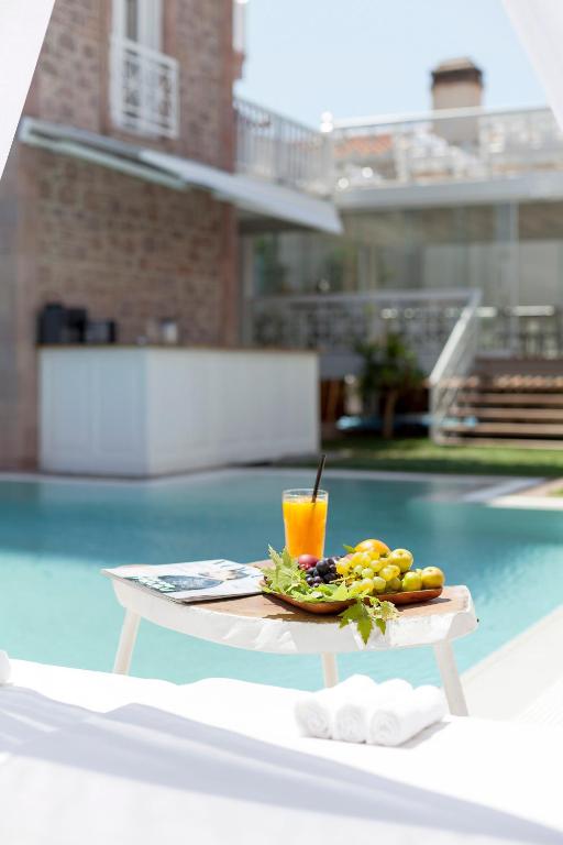 چنداپور بیاز هتل Cunda Pur Beyaz Hotel