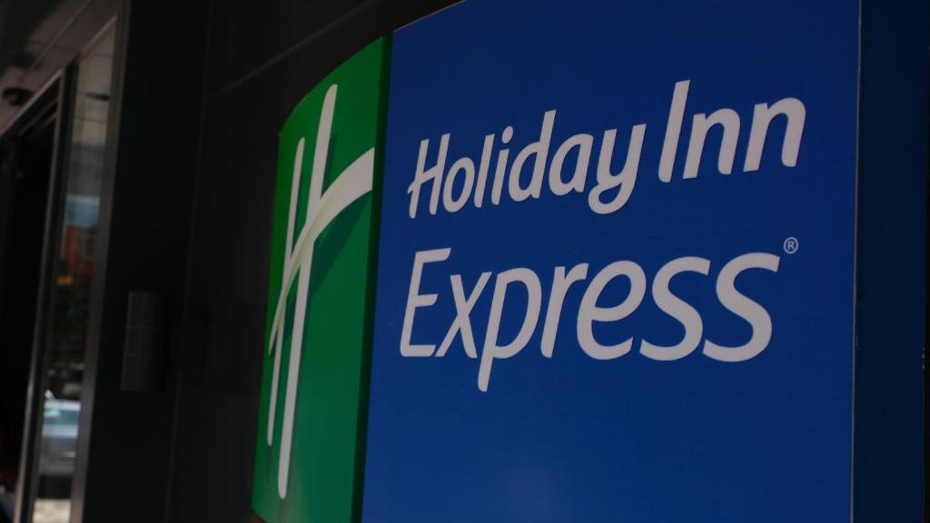 هتل Holiday Inn Express - Istanbul - Atakoy Metro, an IHG Hotel (Hotel) (Turkey) Deals