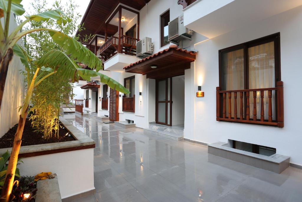 هتل آلپ سویتس پاینهیل - Alp Suites Pinehill