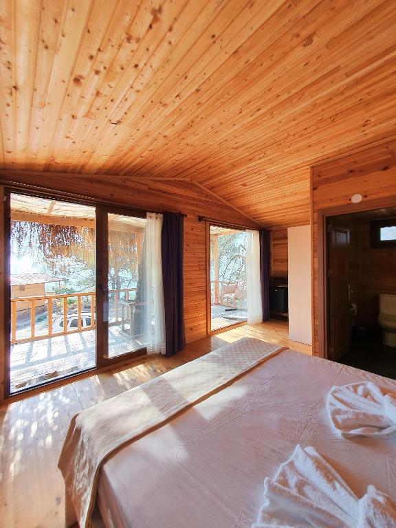 روکاس روها بیچ هتل فاریالا - Rocas Roja Beach Hotel Faralya
