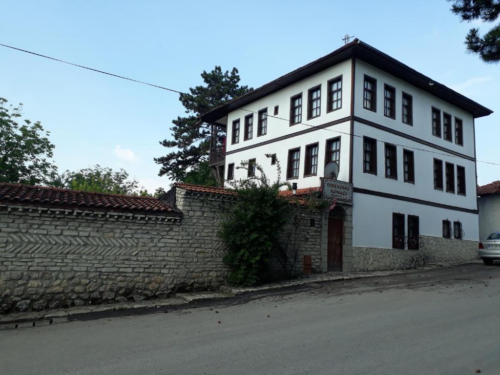 هتل دیبکونی کنک - Dibekönü Konak