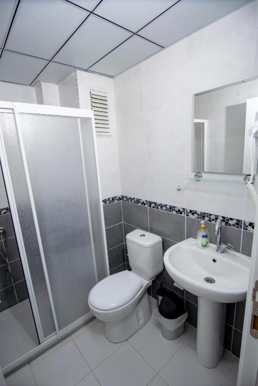 هتل آرنی سوئیتز Arney Suites