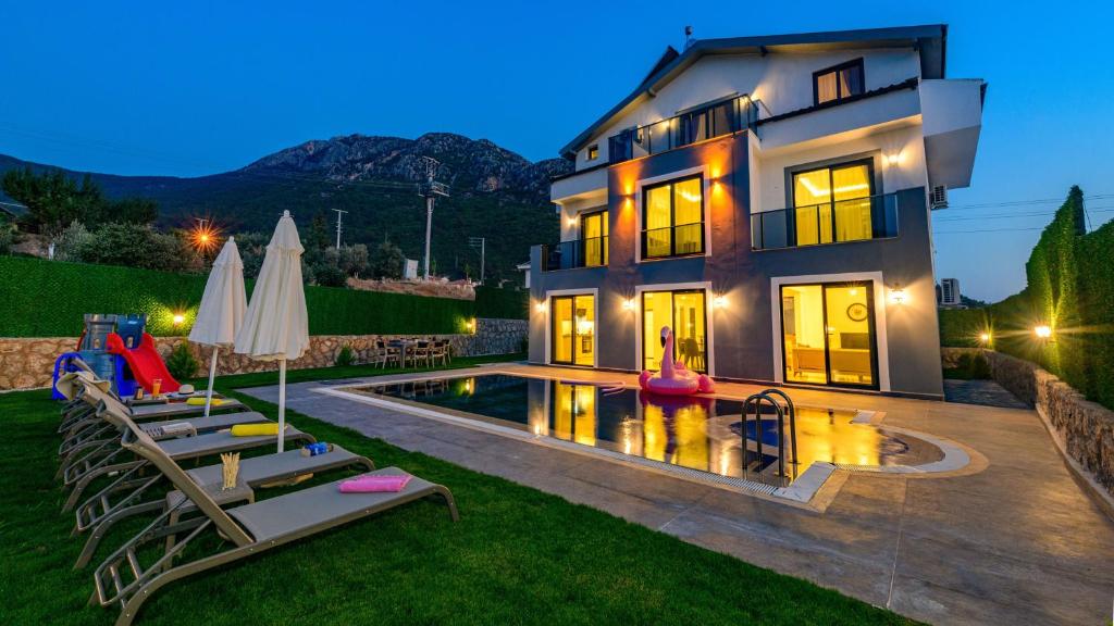 هتل اتلانتس - 4 بد روم هالیدی ویلا این هیسرونو - Atlantis - 4 Bedroom Holiday Villa in Hisaronu