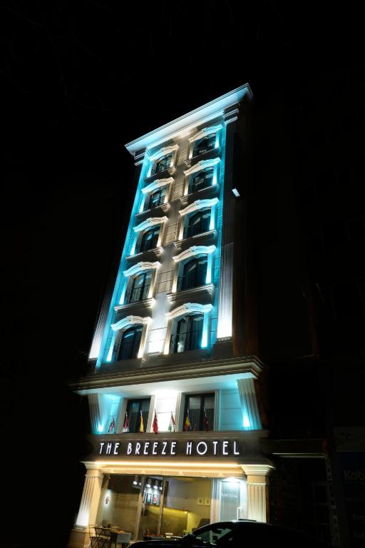 د بریز هتل - The Breeze Hotel