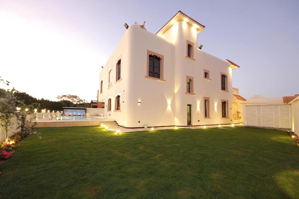 هتل فَلکِن ویلا وِد پرایوت سوئیمینگ پول Falcon Villa With Private Swimming Pool