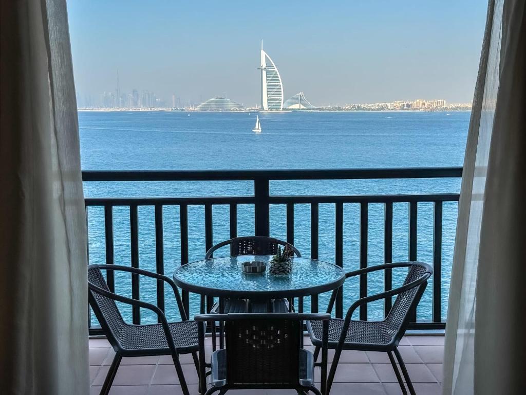 هتل Ocean View 2BR at 5 Star Resort - Palm Jumeirah (Apartment), Dubai (UAE) Deals